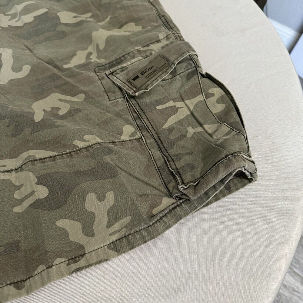 Levis Camo Cargo Shorts Mens Size 42 US - Picture 2 of 12